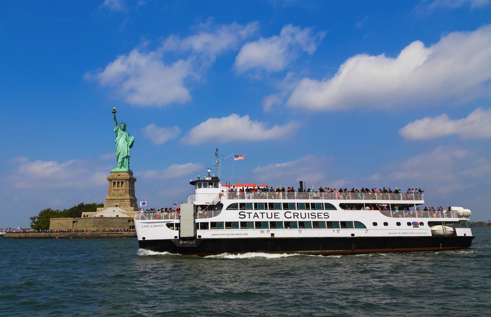 barcos turisticos nueva york (mikecphoto - Shutterstock) barcos turisticos nueva york