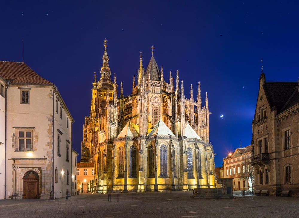 La majestuosa fachada de la catedral de San Vito, en el Castillo de Praga