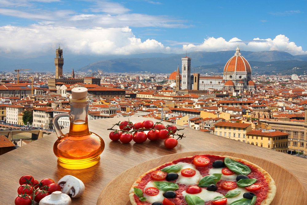 Gastronomía local con vistas a la ciudad de Florencia