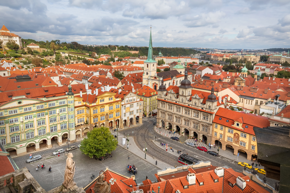 Vista aérea de la Plaza de la Ciudad Pequeña, en Praga