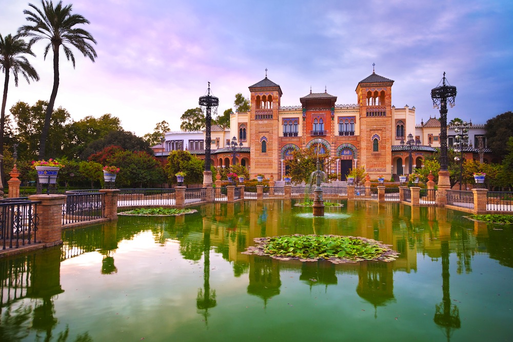 plaza amercia (Jose Ignacio Soto - Shutterstock) plaza amercia