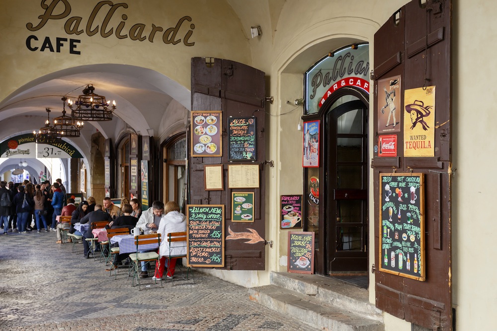 Cafés de la Plaza de la Ciudad Pequeña, en Praga