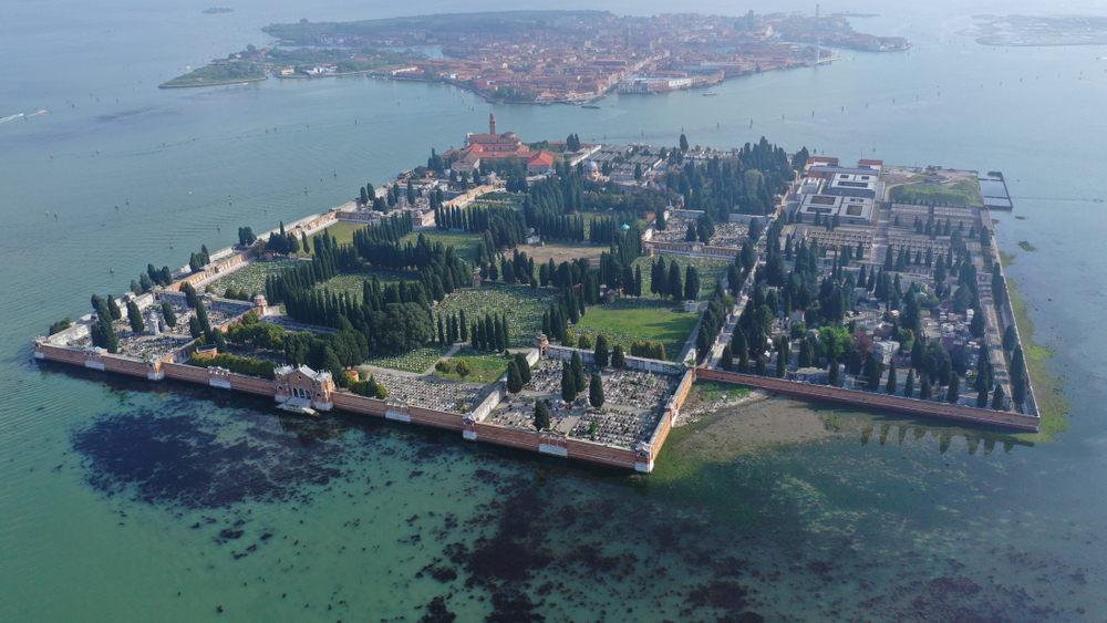 Vista aérea del cementerio de San Michele en Venecia