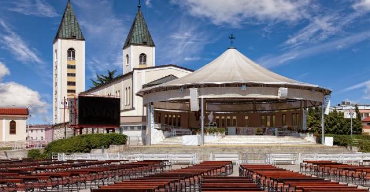 El católico pueblo de Medjugorje y su iglesia