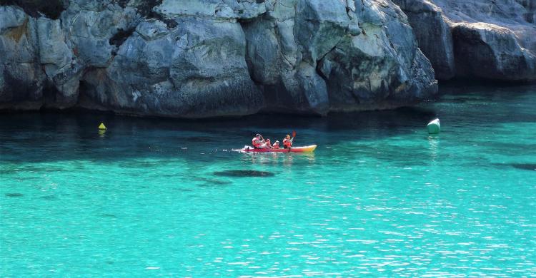 Kayak por el mediterráneo de Menorca