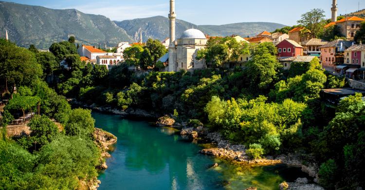 Ciudad de Mostar en Bosnia-Herzegovina