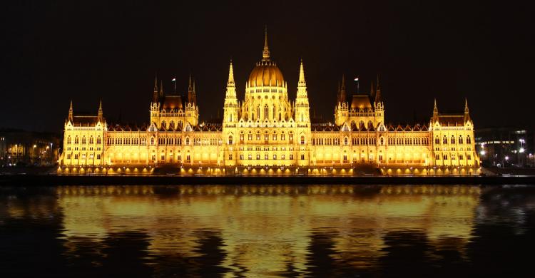 Parlamento Húngaro de noche
