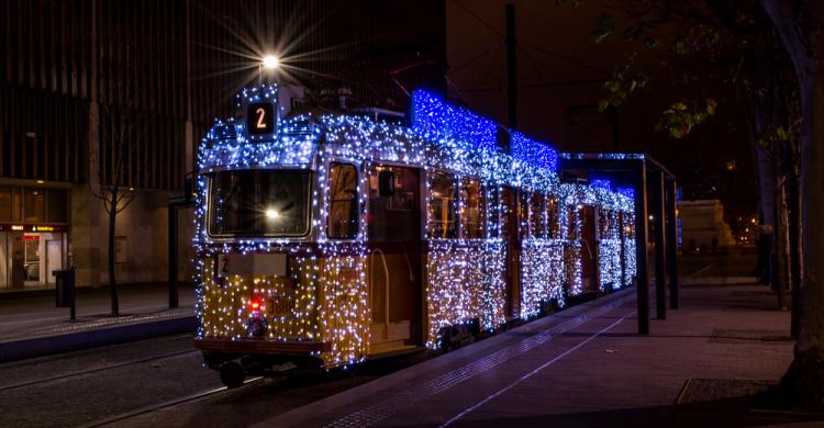 Tranvía en Budapest decorado por Navidad