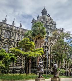 Plaza Botero - Medellín Plaza Botero - Medellín