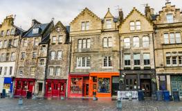 Casas coloridas de Grassmarket Casas coloridas de Grassmarket