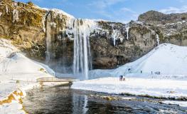 Cascada Seljalandsfoss en invierno Cascada Seljalandsfoss en invierno