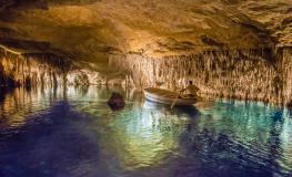 Lago subterráneo Martel en las Cuevas del Drach Lago subterráneo Martel en las Cuevas del Drach