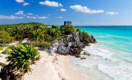 Ruinas Mayas en la playa de Tulum Ruinas Mayas en la playa de Tulum