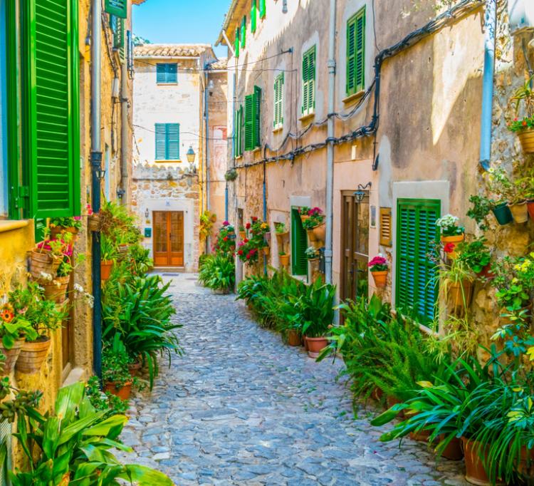 Calle decorada de Valldemossa Calle decorada de Valldemossa