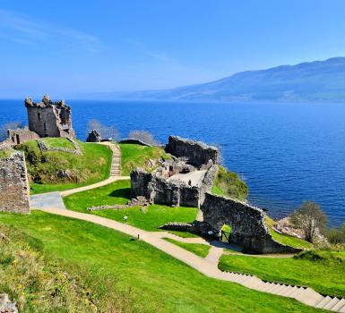 Castillo de Urquhart, a orillas del Lago Ness Castillo de Urquhart, a orillas del Lago Ness