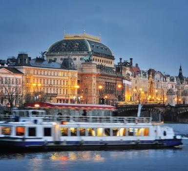 Crucero con cena y música por el Río Moldava Crucero con cena y música por el Río Moldava