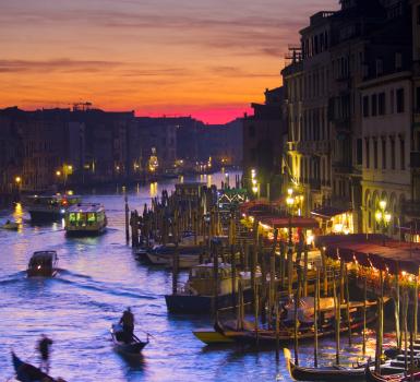 Paseo en góndola por el Gran Canal Paseo en góndola por el Gran Canal