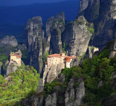 Monasterio de Meteora en la cima de formaciones rocosas Monasterio de Meteora
