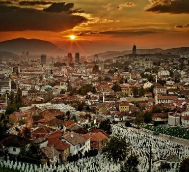 Vistas panorámicas de Sarajevo al atardecer Vistas panorámicas de Sarajevo al atardecer