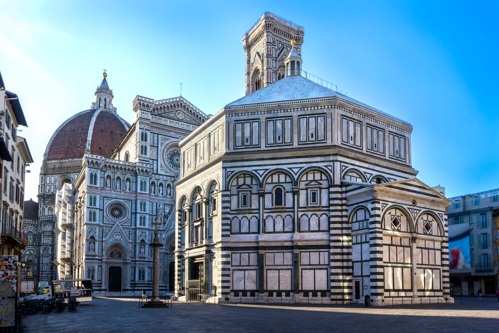 Battisterio de Florencia con vistas a la Catedral