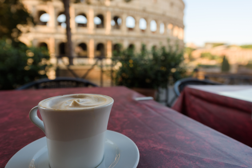 Tomarse un café en Roma
