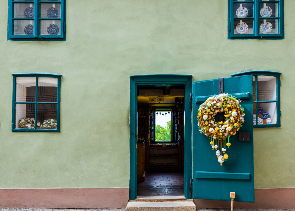 Detalles de decoración en una casa del Callejón del Oro, en Praga