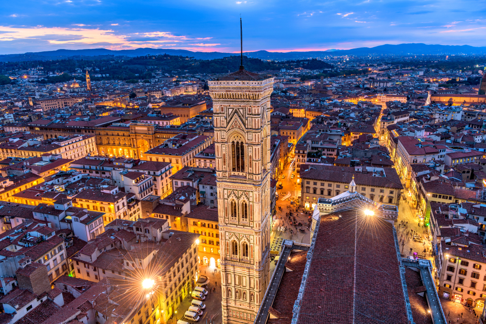 Vista aérea del Campanile de Giotto al atardecer