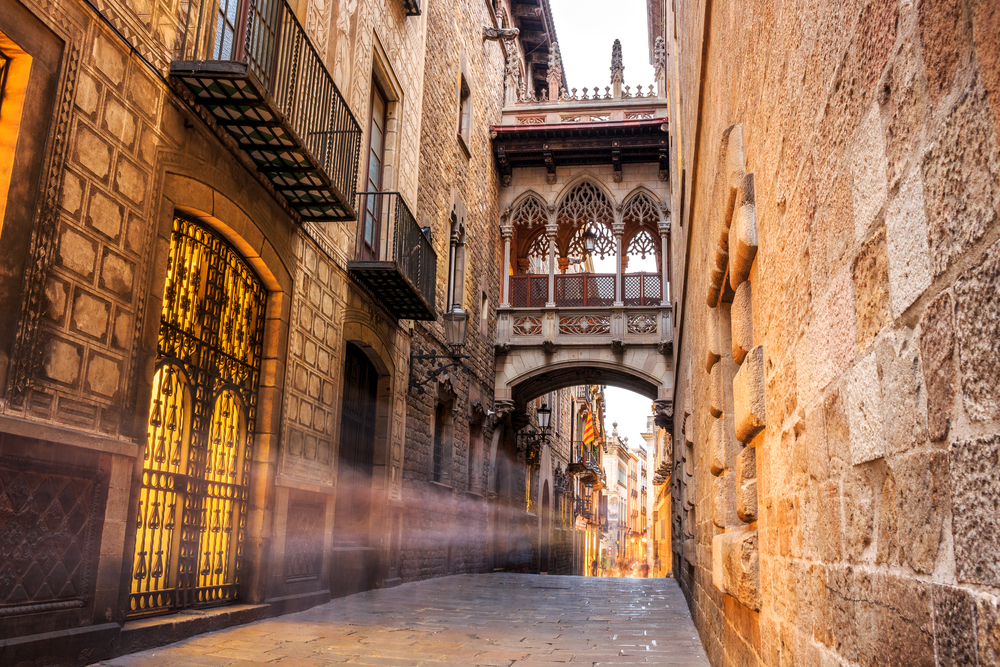 Carrer del Bisbe en el Gótico - Barcelona