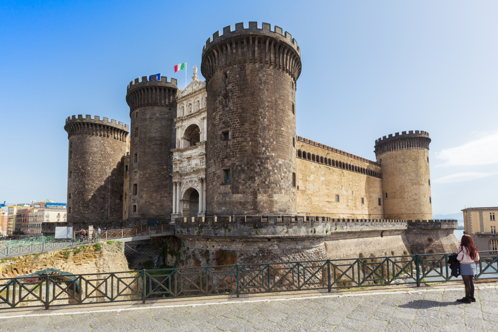 El Castel Nuovo visto desde el exterior