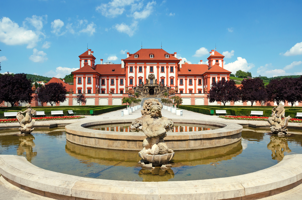 Castillo de Troja y su fuente, cerca de Praga