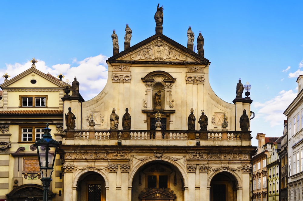 Frente del Clementinum de Praga