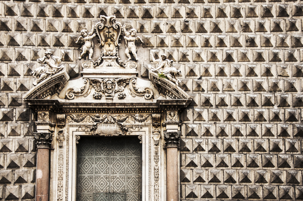 Frente de la iglesia de Gesù Nuovo, en Nápoles