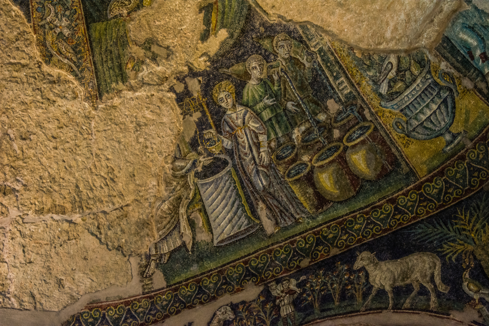 Antiguos frescos conservados en la Catedral de Nápoles