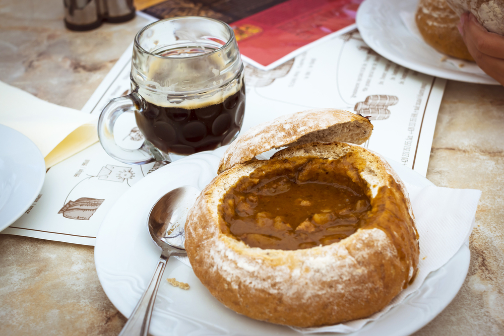 Goulash en la cervecería del Monasterio