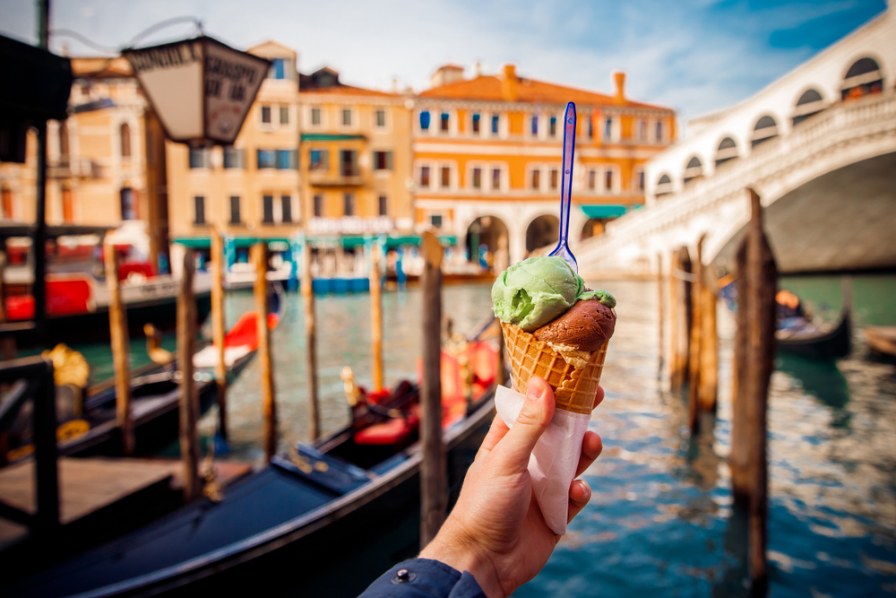 Tomarse un helado en Venecia