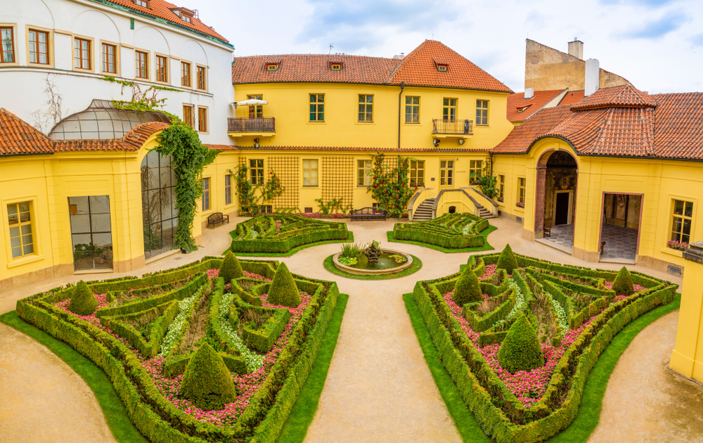 Simetría barroca en el jardín Vrtba de Praga