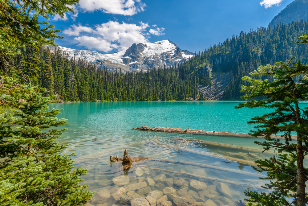 El lago Joffre Lake en verano