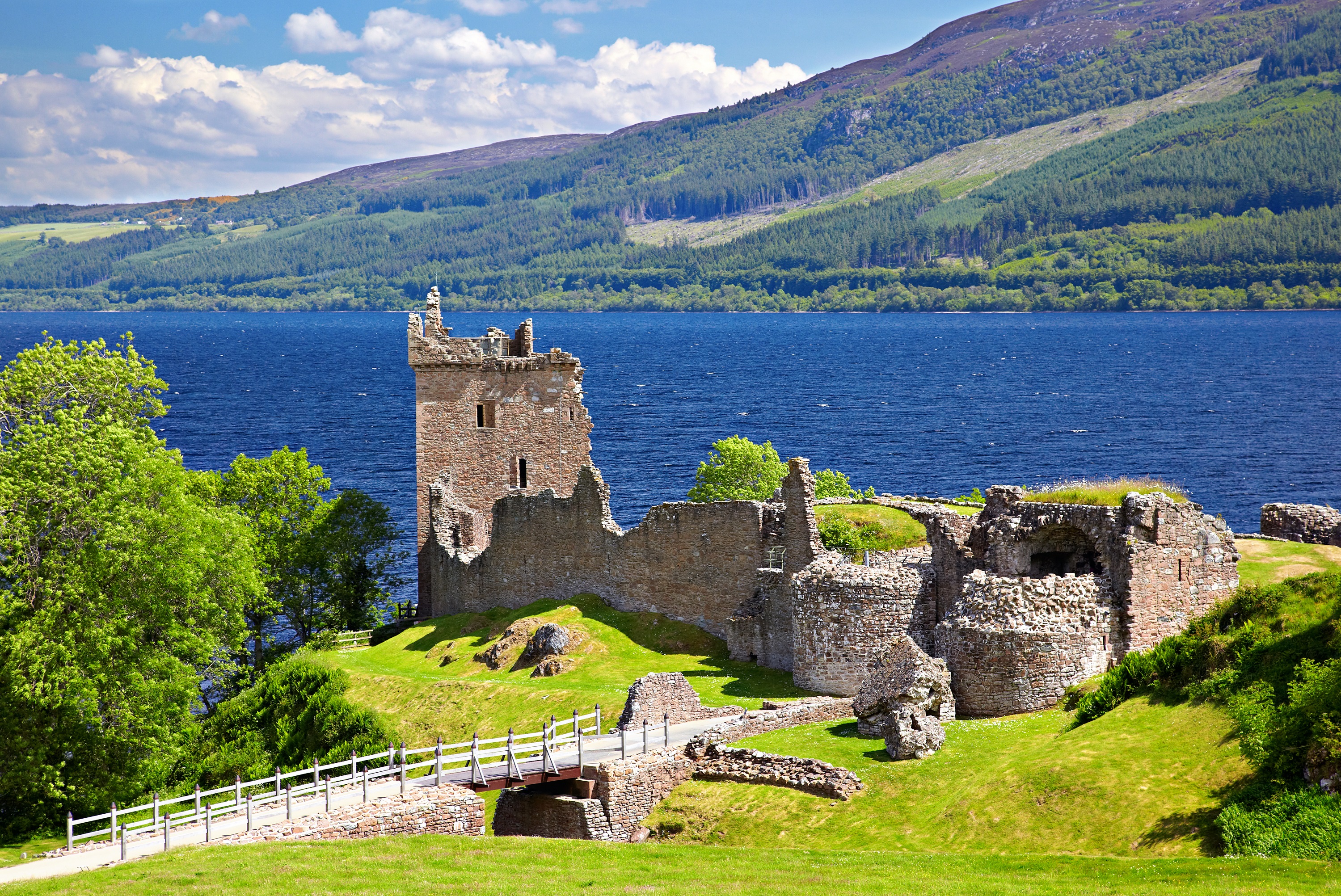 Lago Ness y Castillo de Urquhart