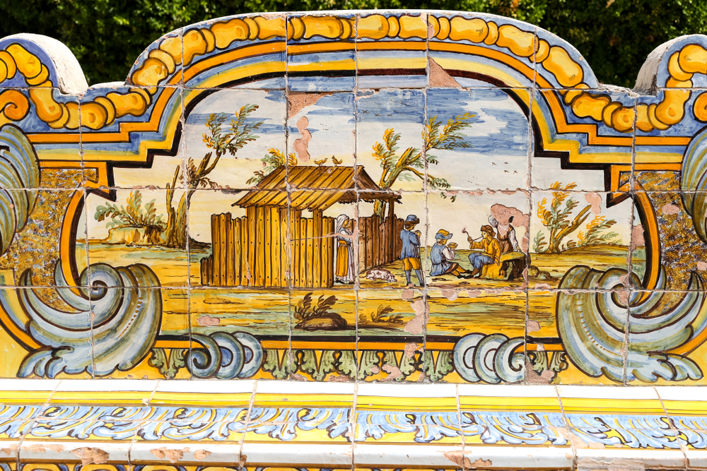 Detalle del increíble trabajo de mayólicas del claustro de Santa Clara