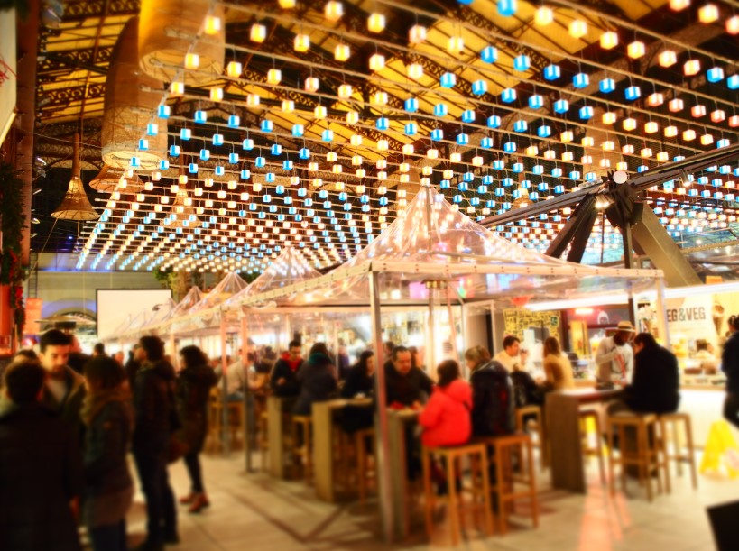 Mercado Central de Florencia iluminado