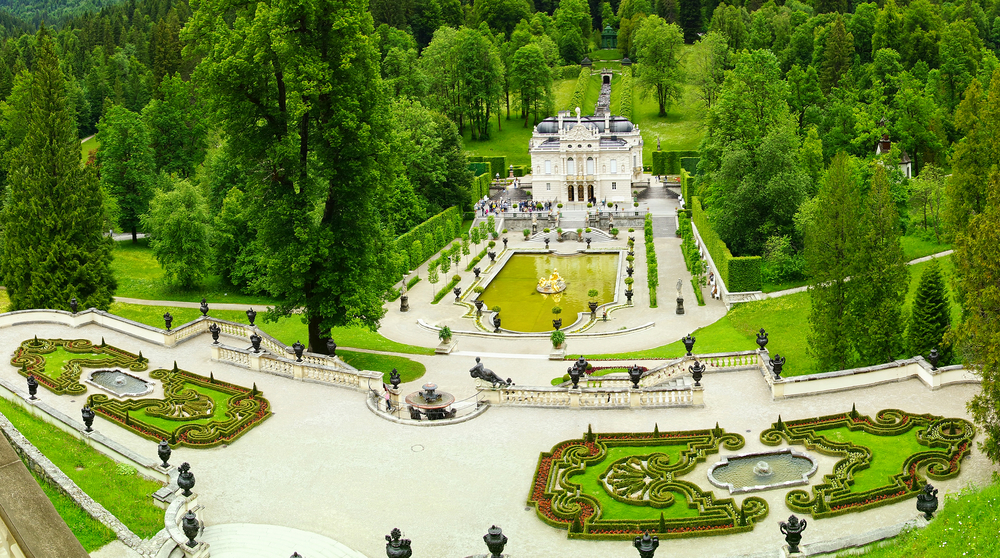 Vista aérea del Palacio de Linderhof y sus jardines