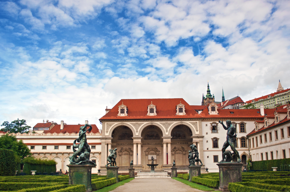Entrada al palacio Wallenstein en Praga