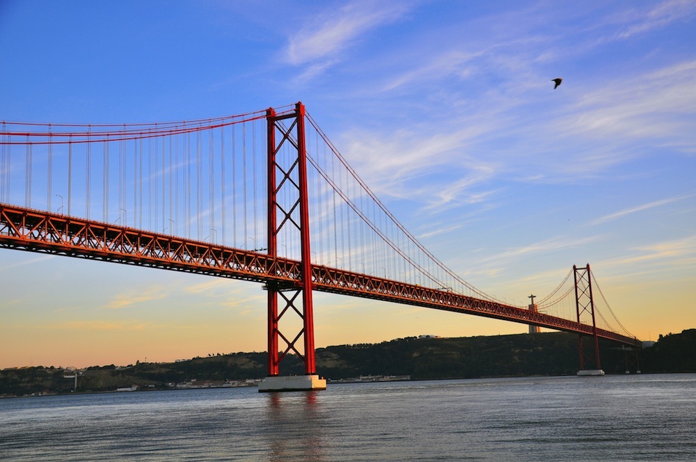 Puente 25 de Abril