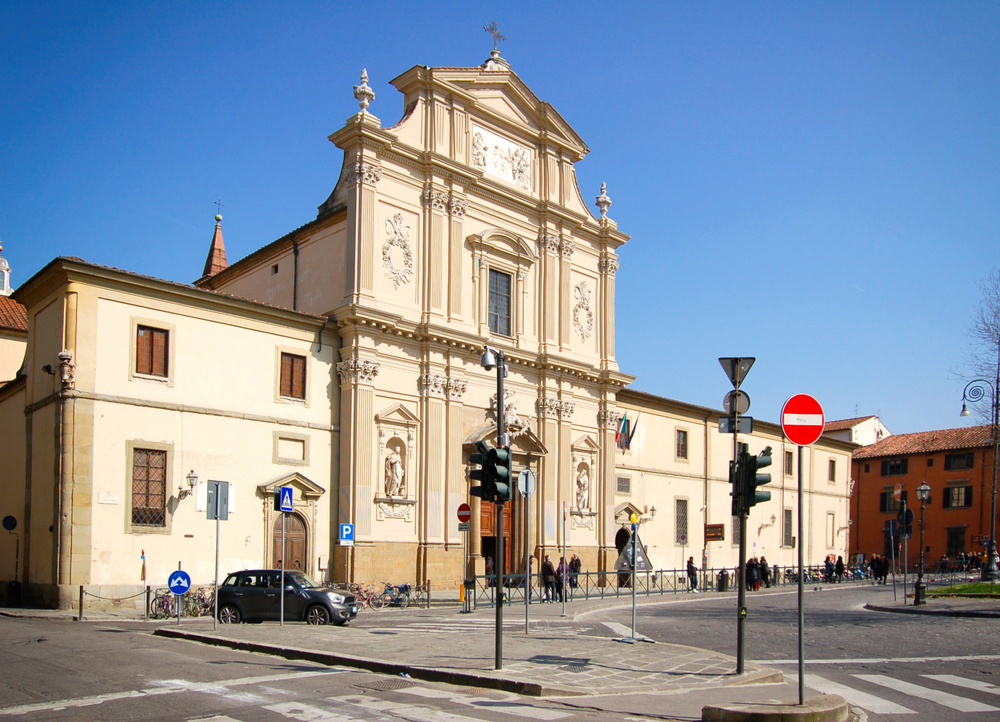 Fachada de la iglesia y museo de San Marco en Florencia