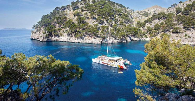 Catamarán por la bahía de Alcudia