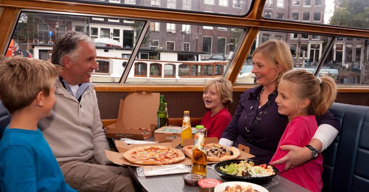 Crucero con pizza y bebidas en Ámsterdam
