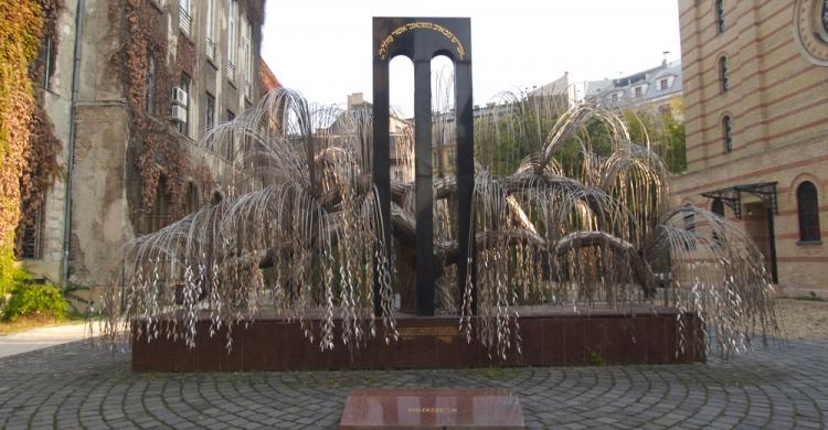 Árbol de la Vida en conmemoración a los judíos asesinados en el Holocausto