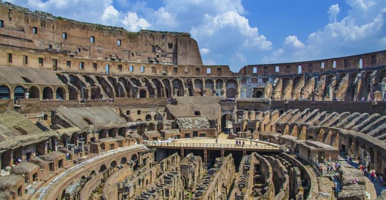 Arena de gladiadores del Coliseo de Roma