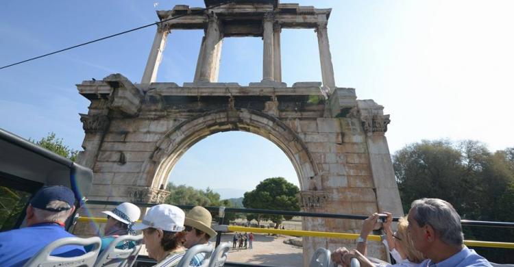 Arco de Adriano desde el autobús