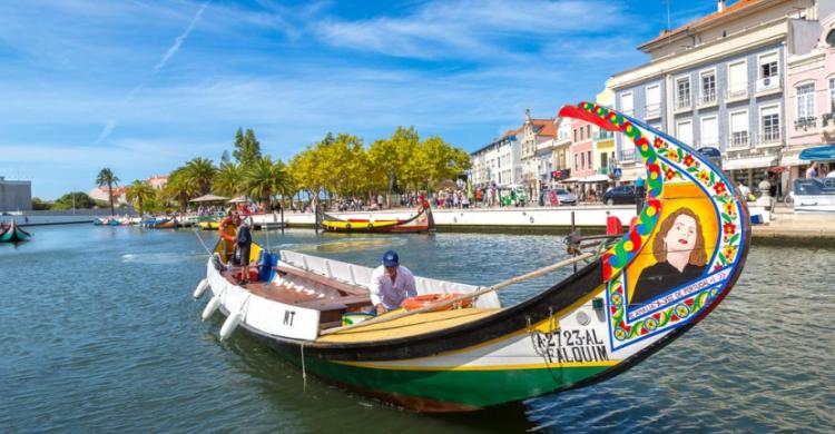 Moliceiro, embarcación tradicional de Aveiro